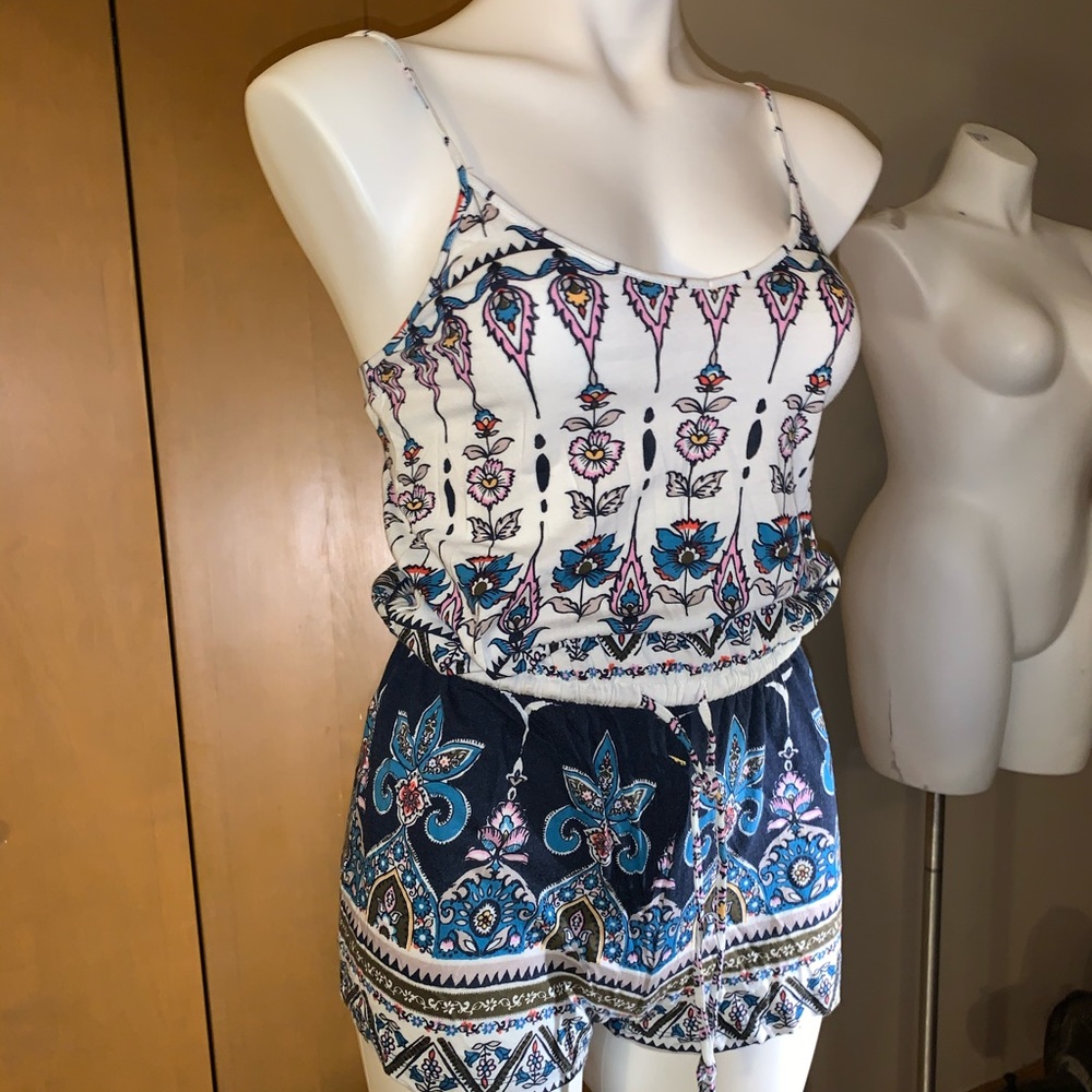 Patterned Romper - Picture 2 of 4